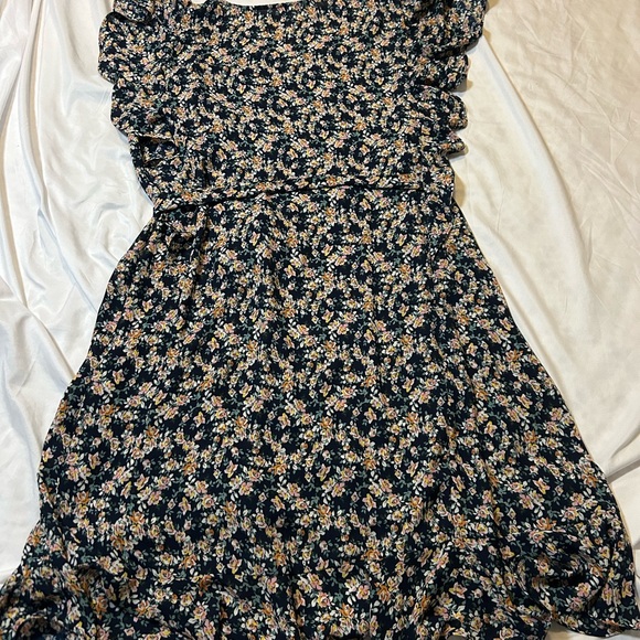 Max Studio Dresses & Skirts - Max Studio Floral Print Ruffle Sleeve Tie Waist Dress Navy Pink Size 1X. NWOT